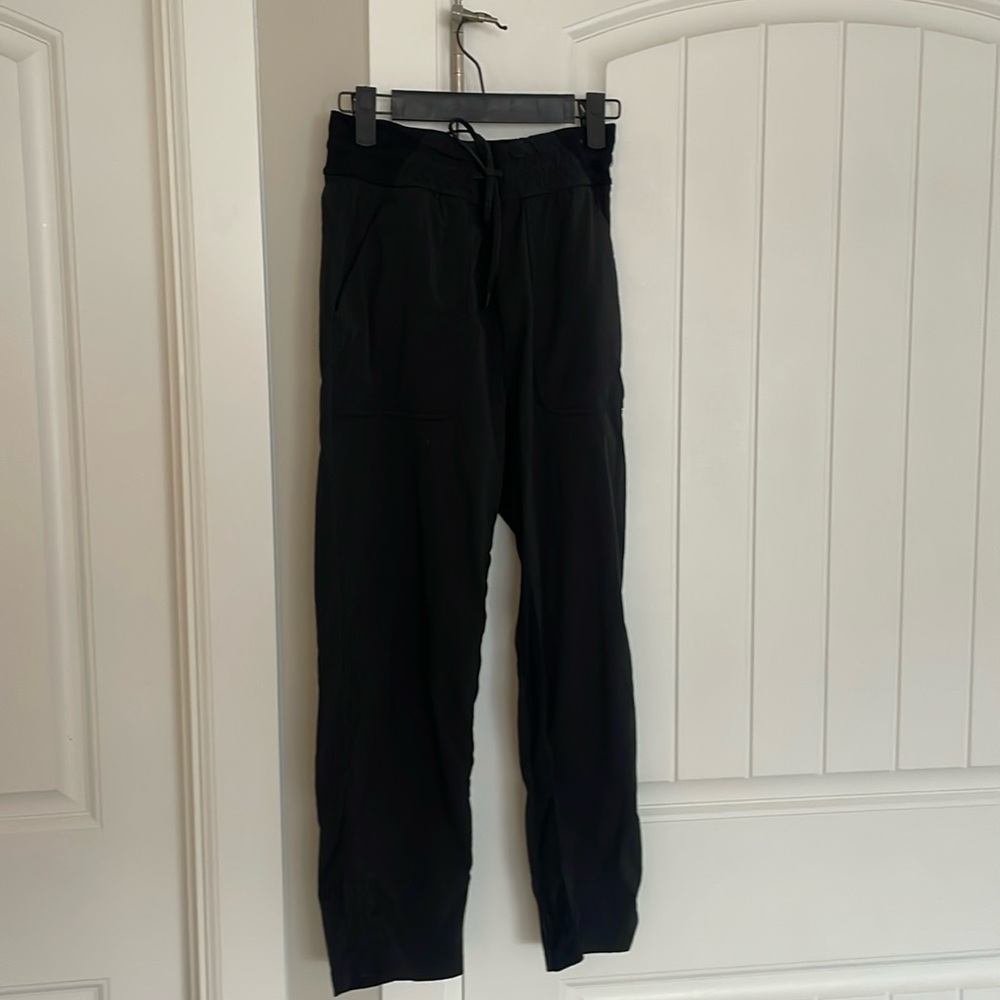 Lululemon black joggers size 2